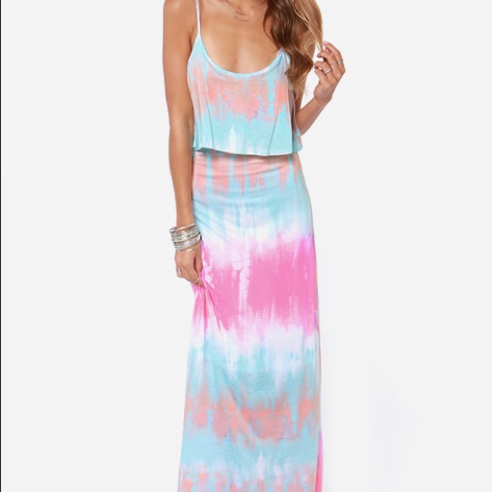 LULU’S Tie-Dye Maxi Dress